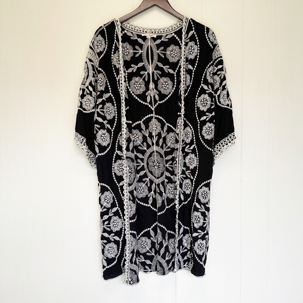 PEACH LOVE CALIFORNIA Embroidered Kimono S/M
